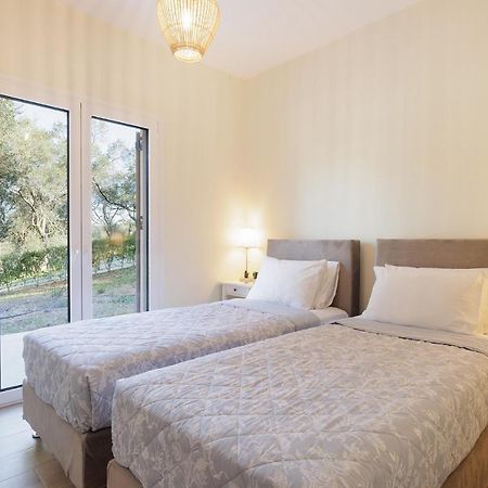 Villa Breeze & Villa Coco By Konnect, Avlaki Beach Kassiopi Bagian luar foto