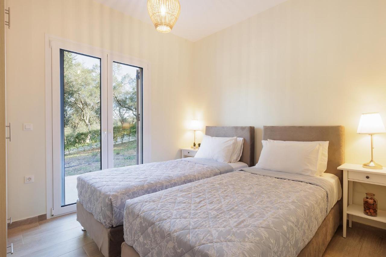 Villa Breeze & Villa Coco By Konnect, Avlaki Beach Kassiopi Bagian luar foto