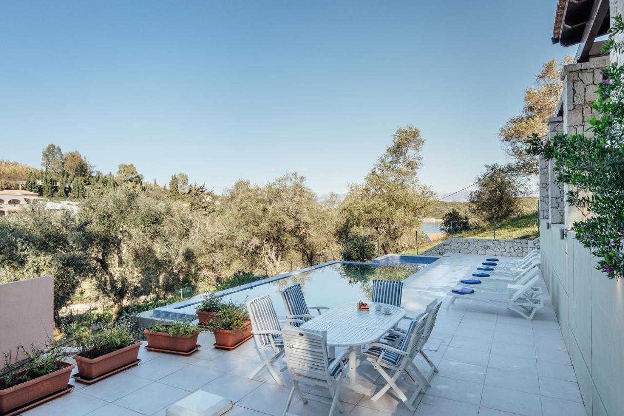 Villa Breeze & Villa Coco By Konnect, Avlaki Beach Kassiopi Bagian luar foto